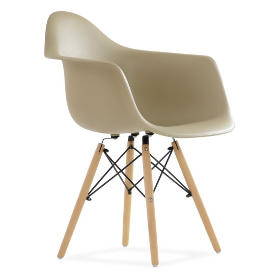 Полукресло с подлокотниками бежевое пластиковое eames (арт 10155) Фото 1
